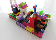 創造的な遊びのレゴ